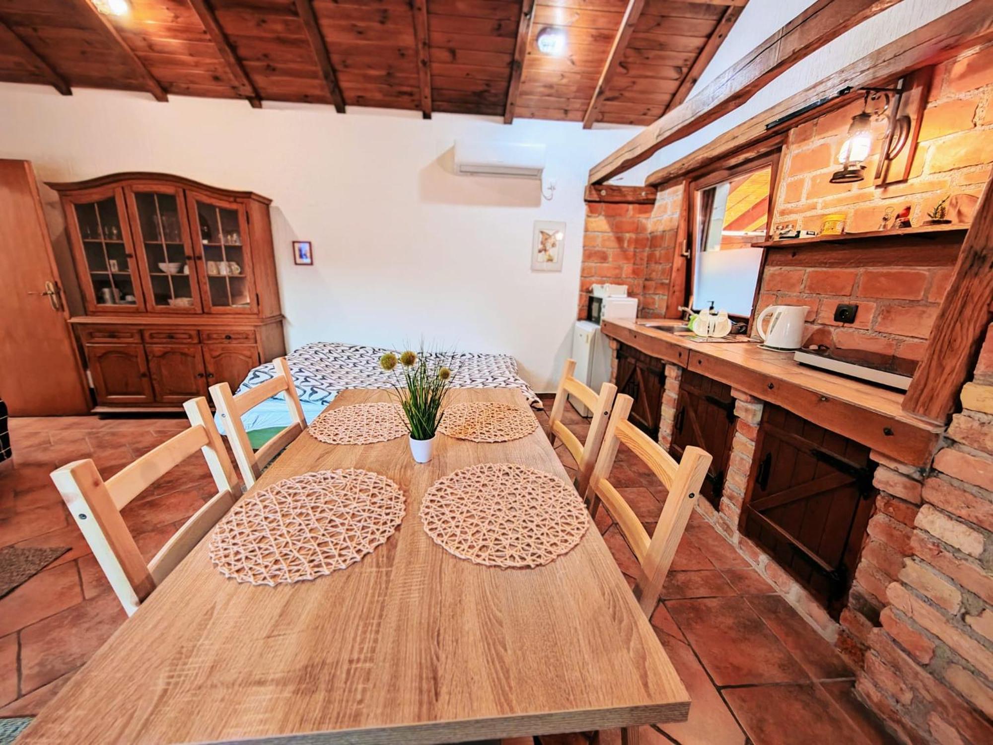 Studio Apartman Buteo Jastrebarsko Exteriör bild