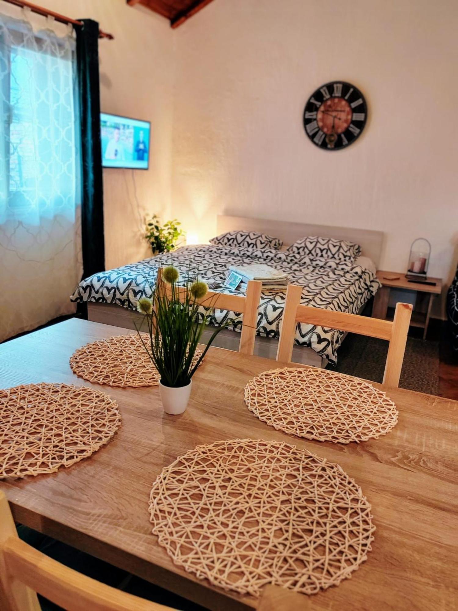 Studio Apartman Buteo Jastrebarsko Exteriör bild