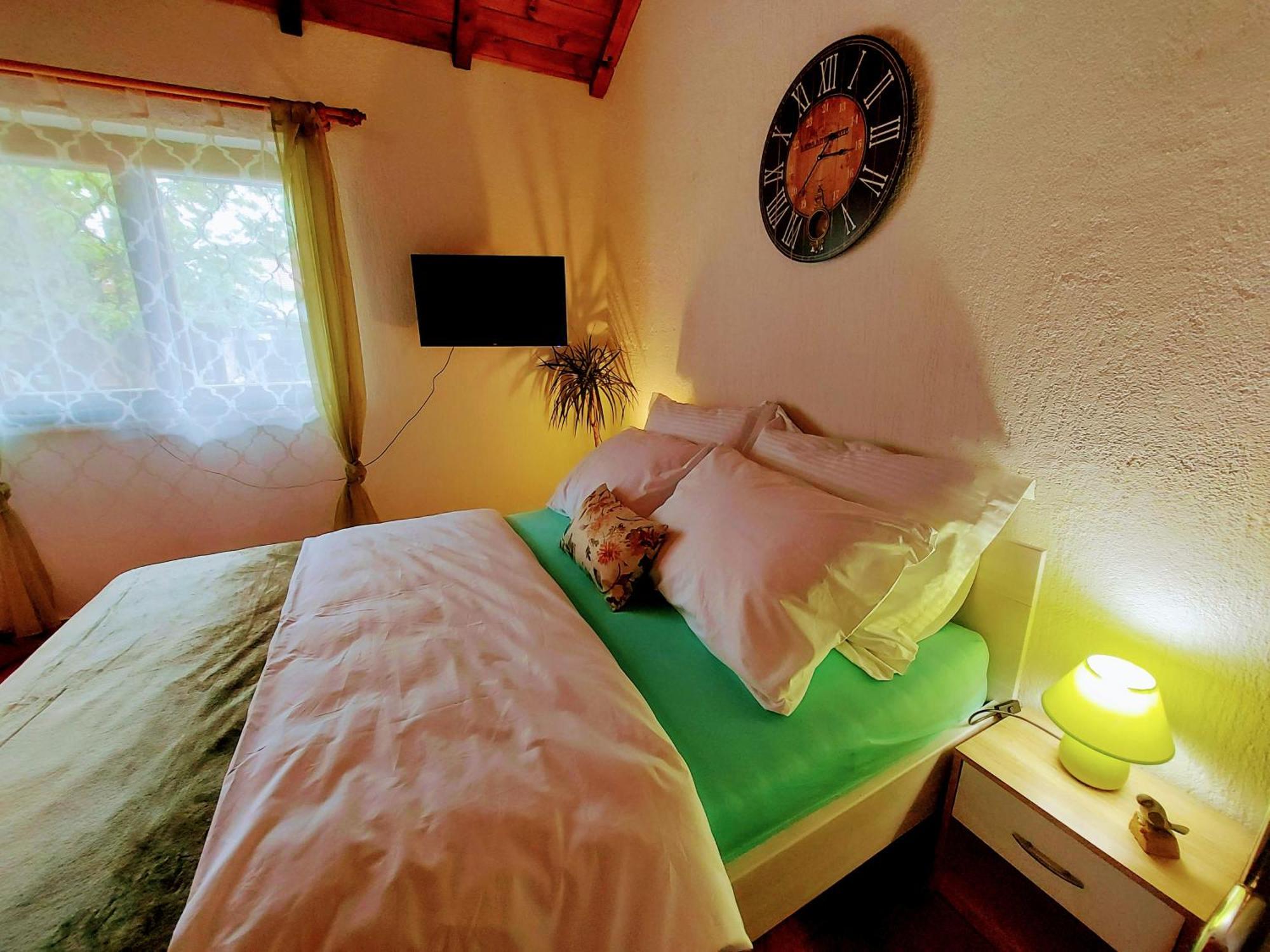 Studio Apartman Buteo Jastrebarsko Exteriör bild